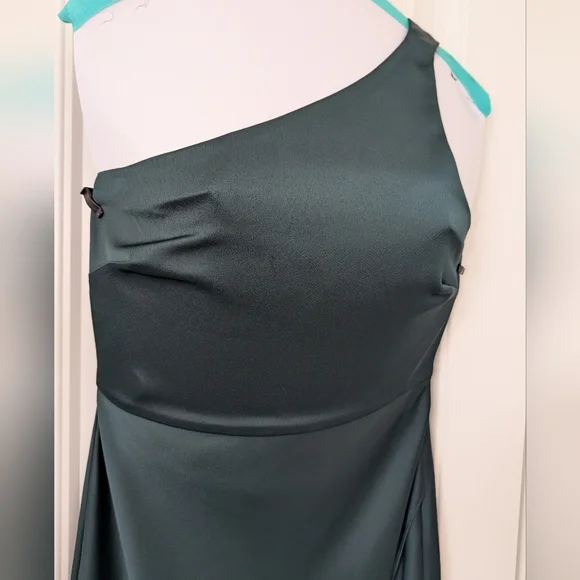 Stunning Emerald One Shoulder BHLDN Gown Size 6 - Picture 5 of 8
